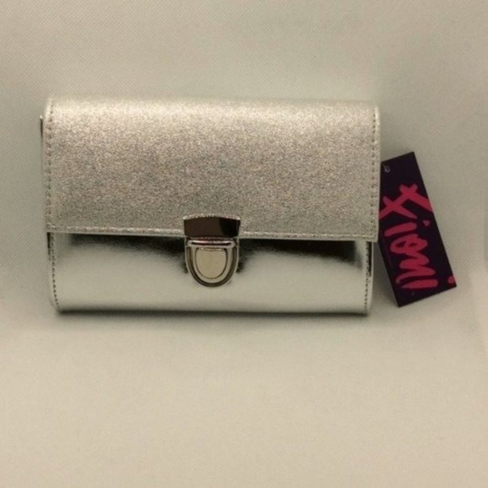 Fiona silver clutch with chain shoulder strap